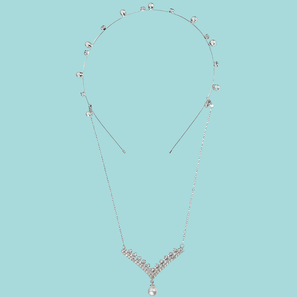 a necklace with a diamond and pearls on a blue background